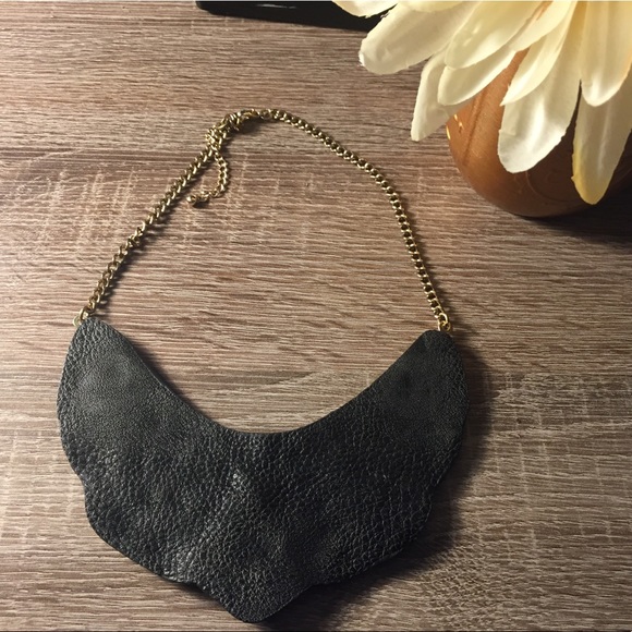 Gold x Faux Leather Necklace - Picture 2 of 3